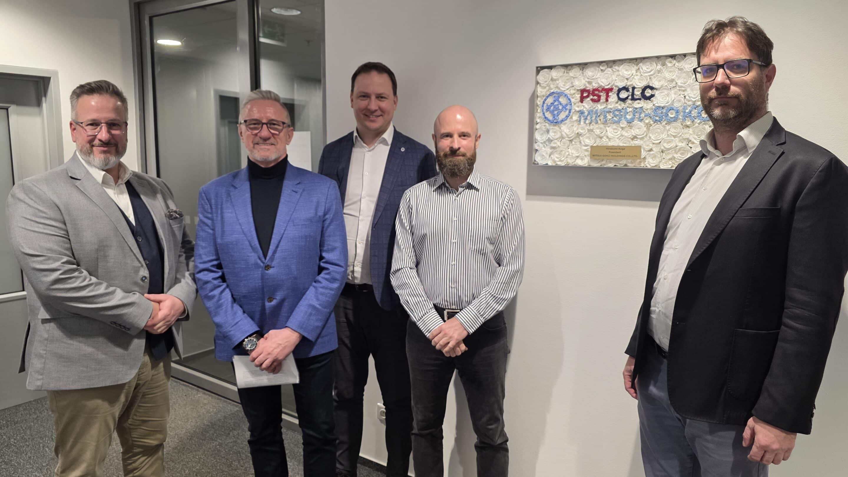 Management – Petr Böhm, Pavel Nodžák, Jan Bláha, Jiří Bradna, David Zimandl